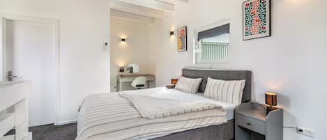 2 多间卧室、WiFi、床单