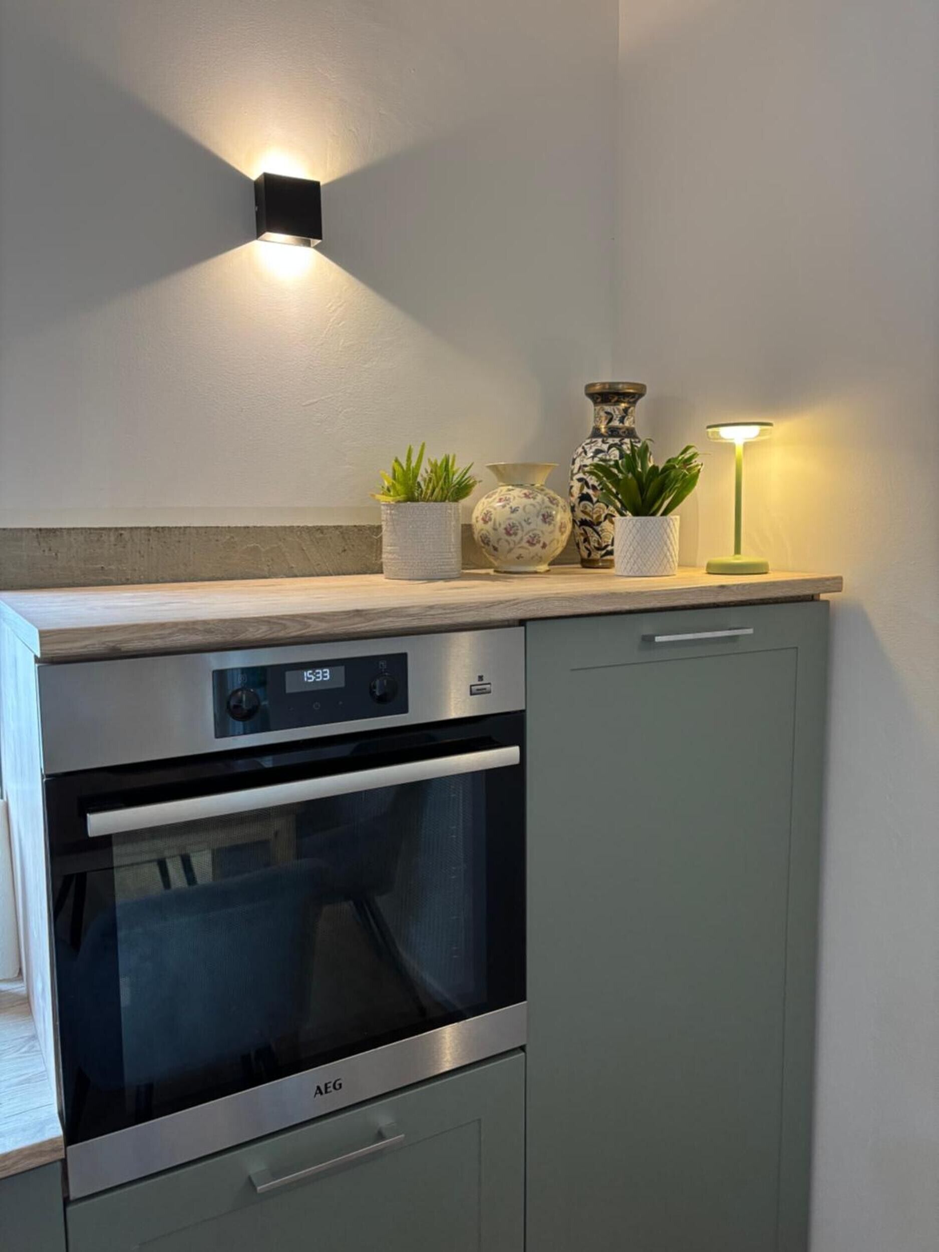 Réfrigérateur, four, plaque de cuisson, cafetière/bouilloire