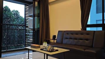 Basic Suite, Balcony | Living area