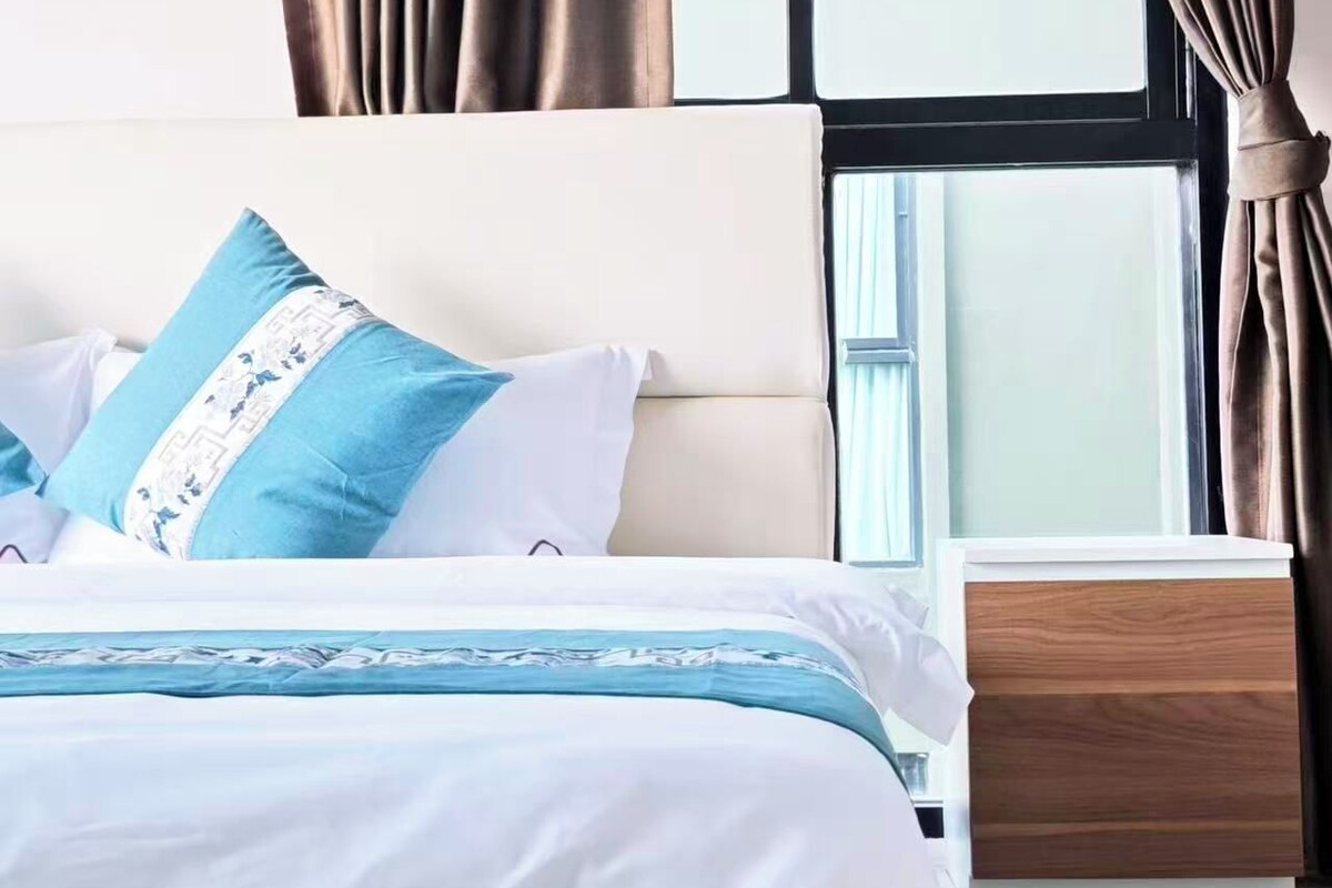 Basic Suite, Balcony | Living area