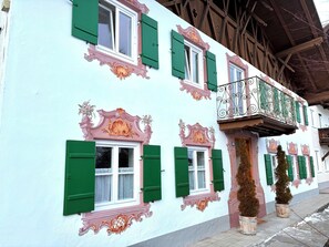 Exterior detail - Centrally located apartment in Garmisch with parking space (Garmisch-Partenkirchen)
