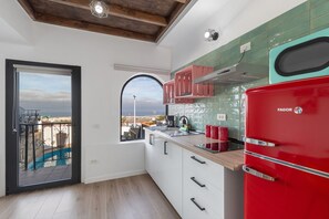 Fridge, microwave, stovetop, coffee/tea maker