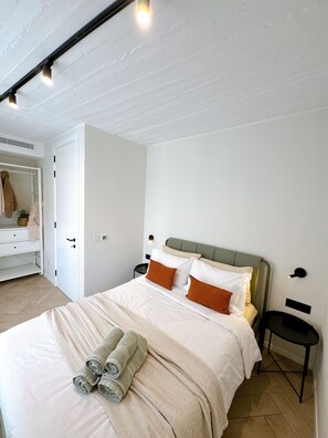 2 habitaciones, tabla de planchar con plancha, wifi y ropa de cama 