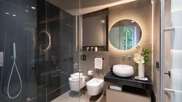 Royal Double Room, Courtyard View | Bathroom