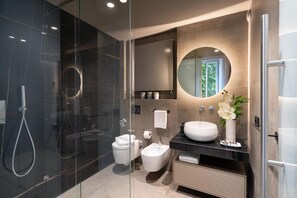 Royal Double Room, Courtyard View | Bathroom - Arts & Crafts Luxury Suites by Amalia (Firenze)