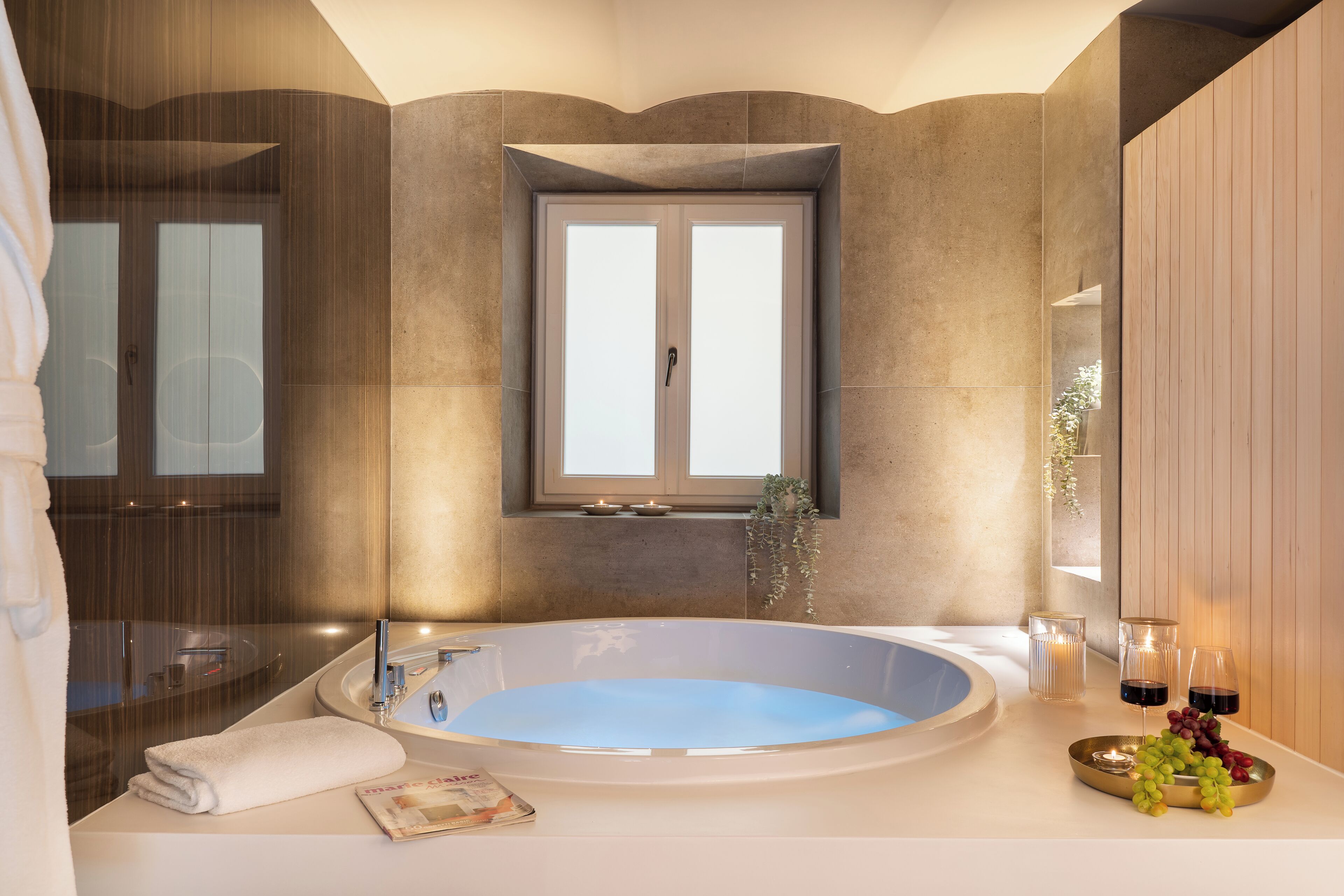 Suite with Private SPA