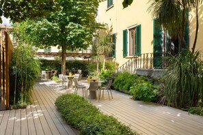 Outdoor dining - Arts & Crafts Luxury Suites by Amalia (Firenze)