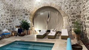 Indoor pool, a heated pool - Charming atypical gîte, canal du midi, near sea, Capestang center (Capestang)