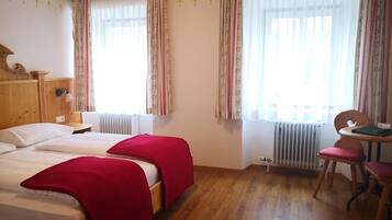 Basic Double Room, Non Smoking, City View