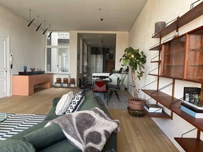TV, stereo - Stunning Riverview apartment (Antwerp)