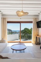 Big Apartment | 起居区 | 43-英寸纯平电视（配备有线频道）
