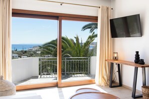 Big Apartment | Living area | 43-inch flat-screen TV with cable channels