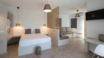 Deluxe Suite | In-room safe, soundproofing, iron/ironing board, free cribs/infant beds