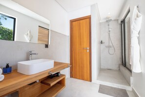 Shower, hair dryer, bidet, towels - Contemporary Luxury Villa - Pool, Ocean View & Housekeeper – Golf , Essaouira (Essaouira)
