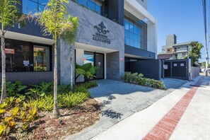 Perushuoneisto | Ulkopuoli