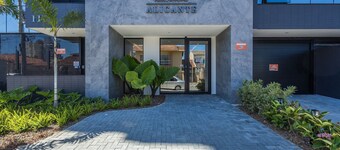 Apt w/ BBQ and Partial Ocean View Ale0803