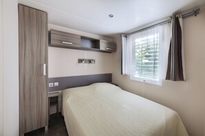 3 bedrooms - Mobile-home 6 persons air-conditioned camping 4* France (Cheval-Blanc)