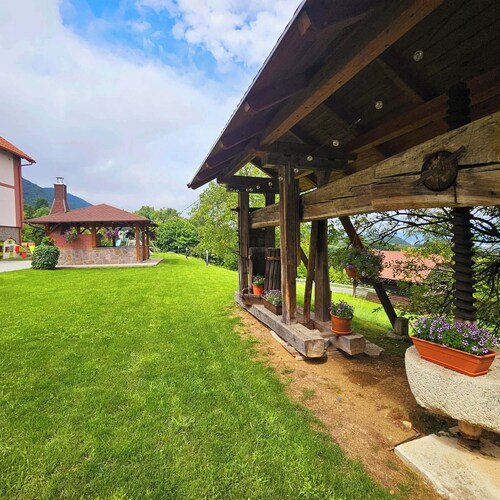 Large family apartment for 12 people with private estate & animals