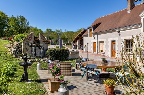 Guest Room “La Magaudière - La Laiterie” with Terrace, Garden and Wi-Fi