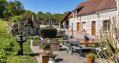 Guest Room “La Magaudière - La Laiterie” with Terrace, Garden and Wi-Fi