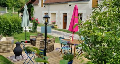 Chambre dâhĂŽtes « La MagaudiĂšre - La Laiterie » avec terrasse, jardin et Wi-Fi