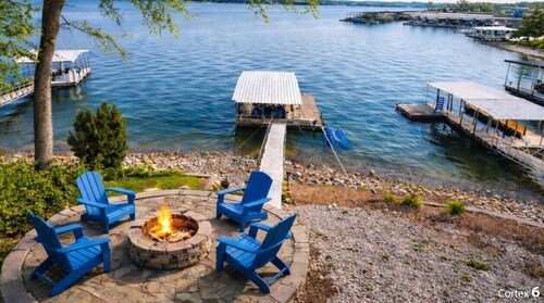 Sunset & Chill Lakefront 3 Bed/2Bath/Dock/Firepit/HotTub-10PP