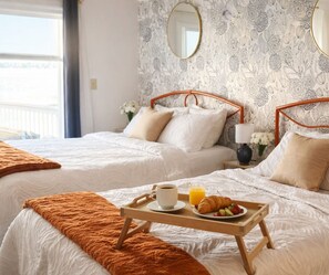 3 chambres, bureau, fer et planche à repasser, lit parapluie