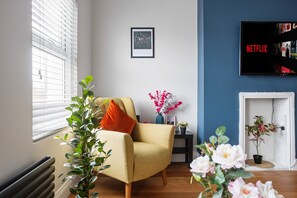 Interior - Vibrant & Stylish|2BR|Shepherd’s Bush|Fast WiFi|ST (Greater London)