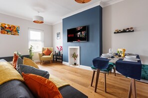 TV - Vibrant & Stylish|2BR|Shepherd’s Bush|Fast WiFi|ST (Greater London)