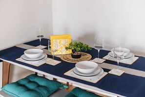 Dining - Vibrant & Stylish|2BR|Shepherd’s Bush|Fast WiFi|ST (Greater London)