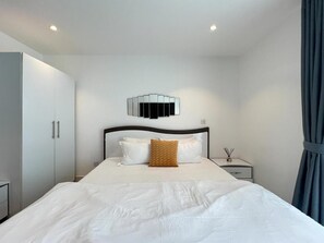 1 bedroom, iron/ironing board, WiFi, bed sheets - Elegant Studio Suit – Embassy Gardens (Accra)