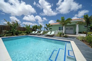 Pool - Modern Apt w/ Sea View & Pool | Jan Thiel (Willemstad)