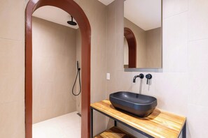 Shower, hair dryer, towels, shampoo - Modern Villa w/ Sea View & 2 Pools | Jan Thiel (Willemstad)