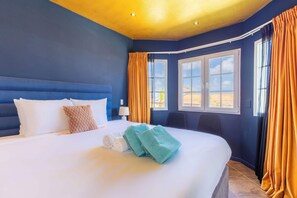 3 bedrooms, iron/ironing board, WiFi, bed sheets - The View & Guesthouse | The Ambassador (Willemstad)