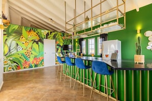 Dining - The View & Guesthouse | The Ambassador (Willemstad)
