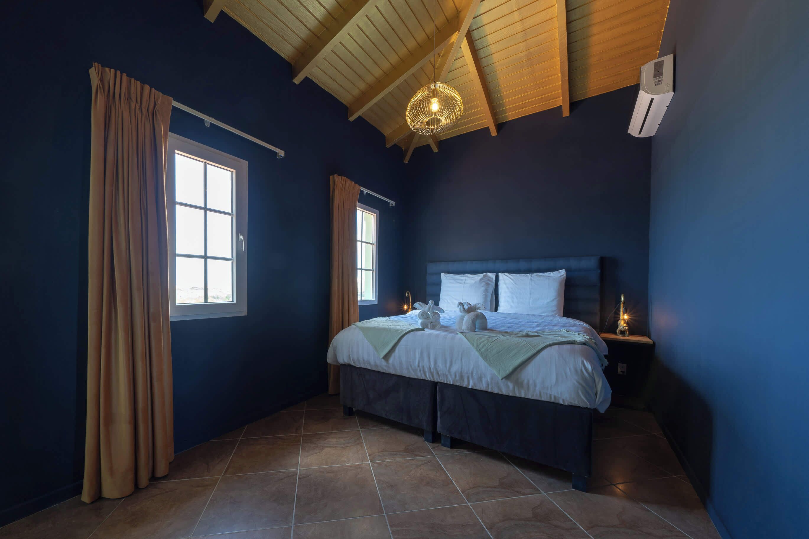 3 slaapkamers, een strijkplank/strijkijzer, wifi, beddengoed