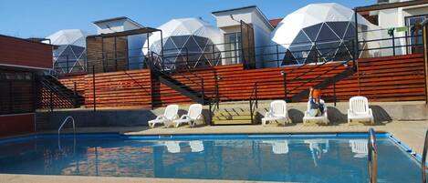 Hồ bơi ngoài trời