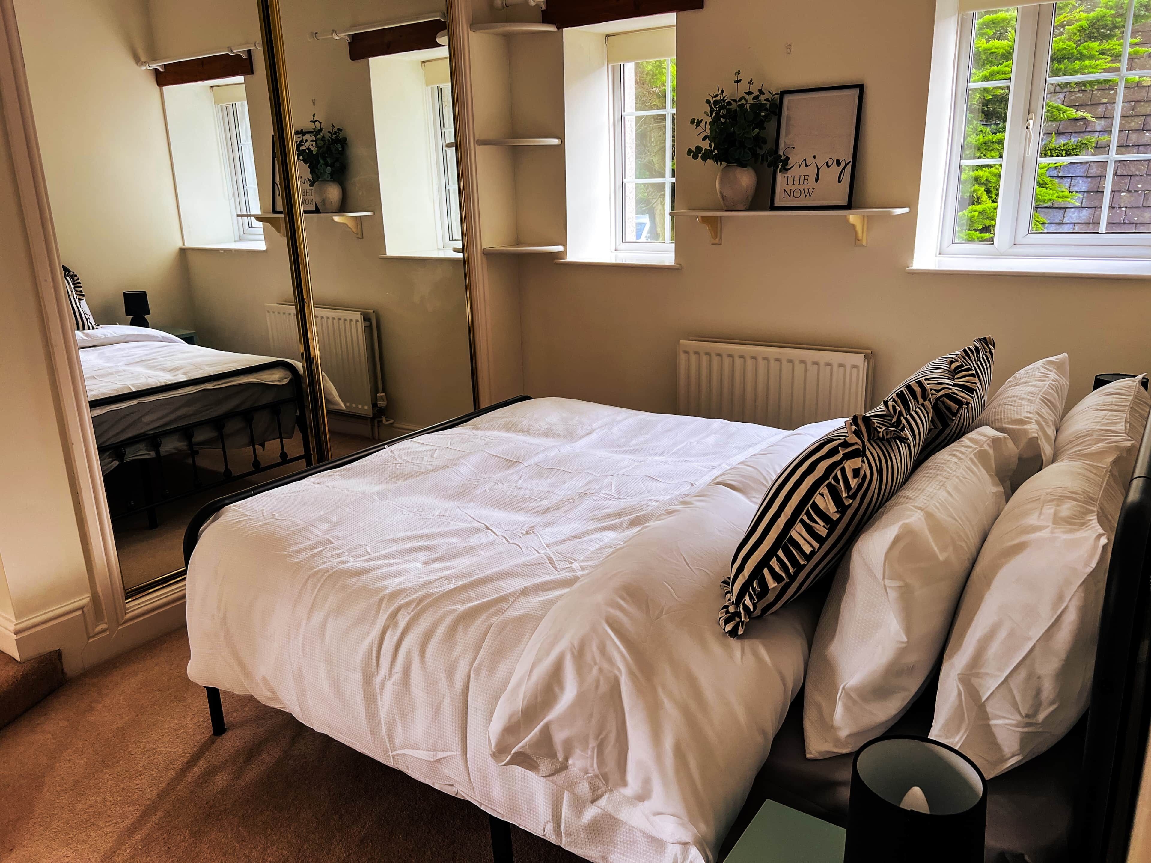 3 bedrooms, bed sheets