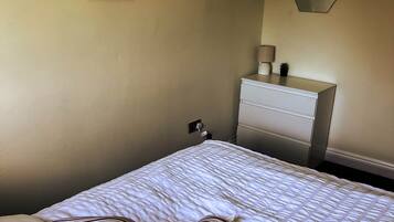 2 bedrooms, WiFi, bed sheets