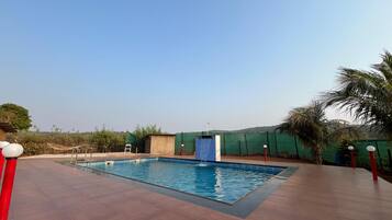 Rom – standard, hageutsikt | Basseng | Utendørsbasseng