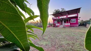Standard Room, Garden View | Property grounds