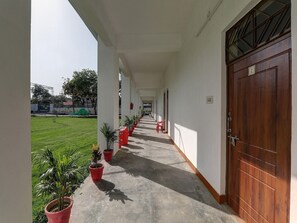 House | Property grounds - Hotel O Takrohi Hospital Road (Lucknow)