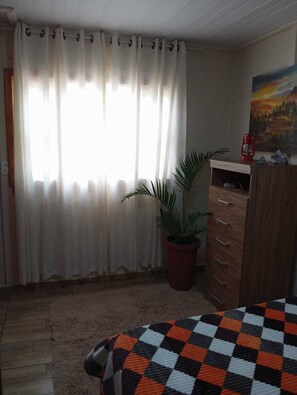 1 quarto, ferros/tábuas de passar roupa, Wi-Fi, roupa de cama