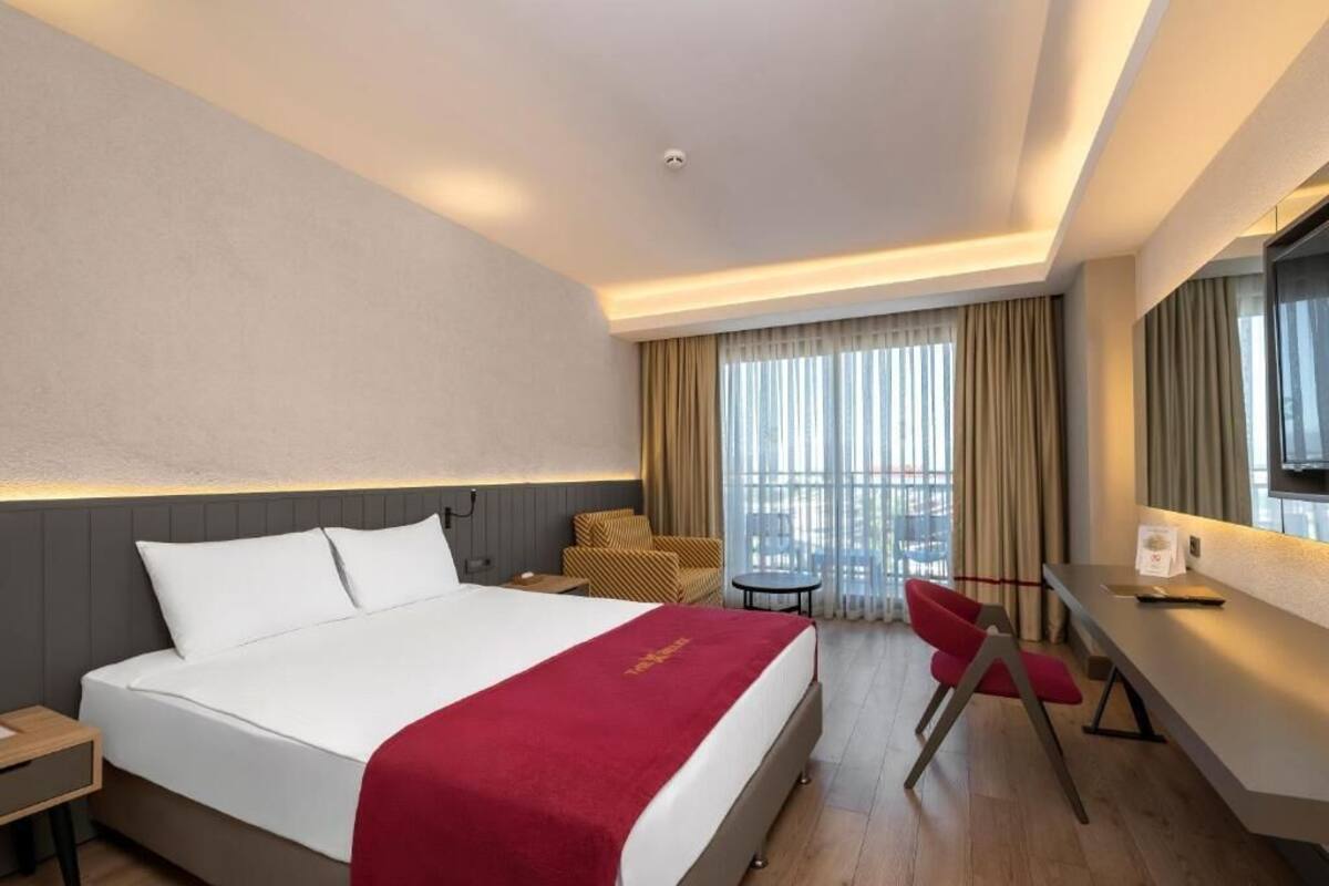 Quarto casal, sacada | Cofres nos quartos, quartos à prova de som, Wi-Fi de cortesia