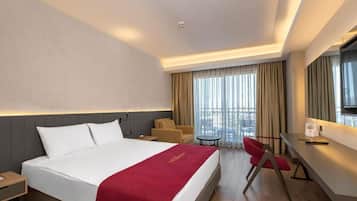 Double Room, Balcony | In-room safe, soundproofing, free WiFi