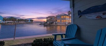 Bayfront Kontiki 111