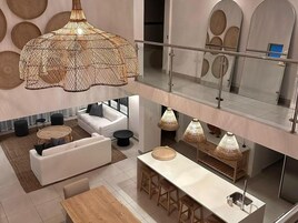 Casa, sacada, vista para o jardim | Parte interna