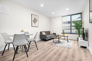 Dining - Luxury 2Bed Apartment*Fast WIFI*Jewellery Quarter (Birmingham)