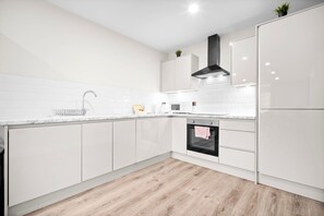 Coffee/tea maker, fridge, microwave, oven - Luxury 2Bed Apartment*Fast WIFI*Jewellery Quarter (Birmingham)