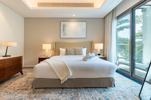 Peaceful Villa Bedroom + Assistant Room, Cliffside View